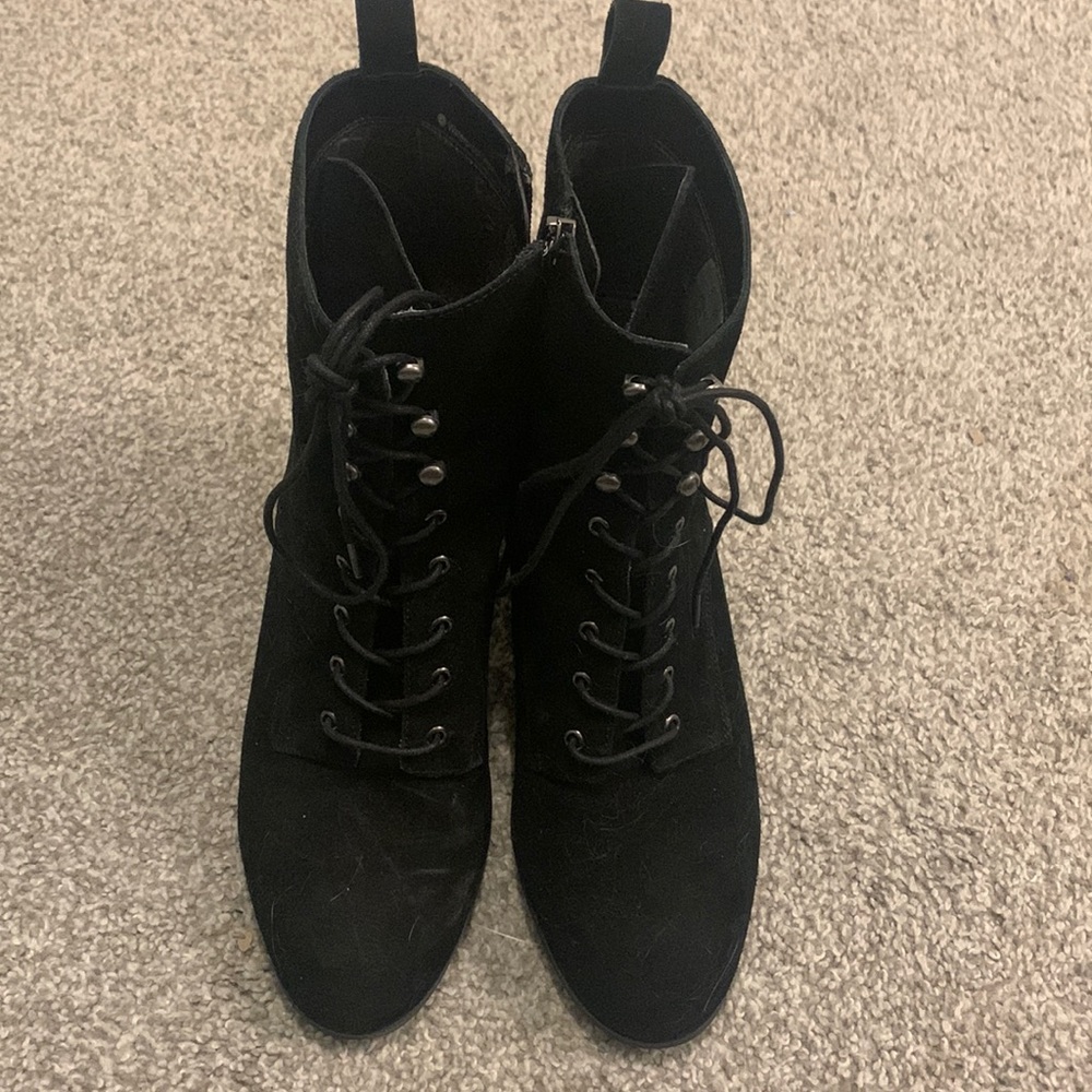 Blondo size 10 waterproof suede lace up heeled booties EUC